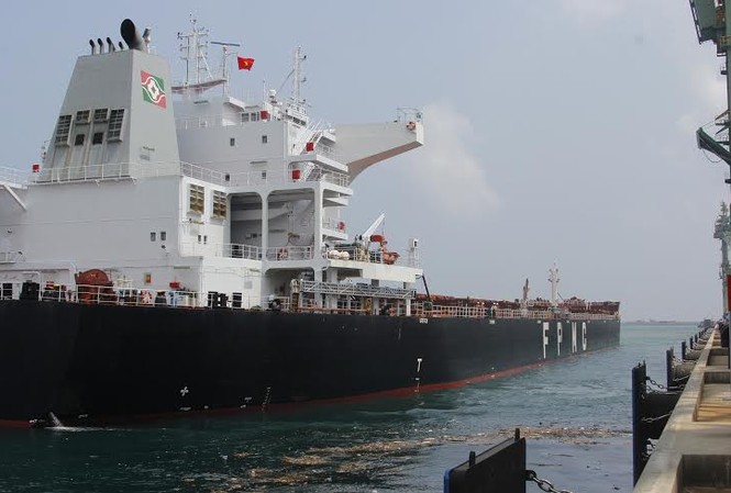 Tàu khủng gần 100 nghìn tấn cập cảng Sơn Dương Lãnh đạo Cảng vụ Hà Tĩnh cho biết đây là tàu chở hàng rời có tải trọng lớn nhất từng cập cảng ở Việt Nam.