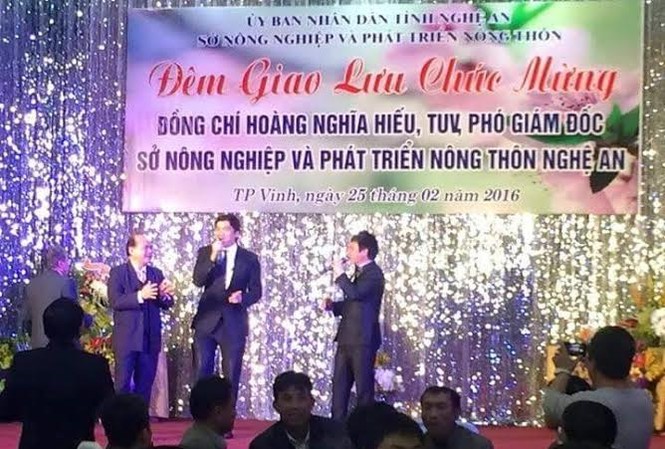 Giám đốc Sở NN&PTNT Nghệ An lên tiếng vụ tiệc mừng tân PGĐ Ông Hoàng Nghĩa Hiếu (thứ hai từ bên phải sang) tại cuộc giao lưu chúc tụng ông vừa nhậm chức PGĐ Sở. Ảnh nguồn Internet
