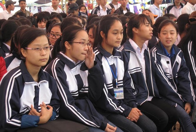 Thi THPT quốc gia: Không để bị điểm liệt trong bài tổ hợp Ảnh: học sinh lớp 12 của Hưng Yên tham gia ngày hội tư vấn tại cơ sở II của ĐH Thủy lợi