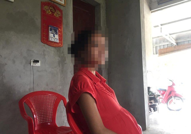 Nữ sinh trung học tố bị bố bạn học cưỡng bức đến mang thai Hiện tại, Q đang sắp đến thời gian sinh nở. Vì sự việc, em đã phải bỏ dở giấc mơ học hành khi đang là nữ sinh THPT.