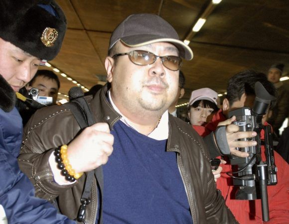 Bí ẩn 12 lọ thuốc giải độc trong balo của người nghi là Kim Jong-nam Ông Kim Jong-nam, anh trai cùng cha khác mẹ của nhà lãnh đạo Triều Tiên Kim Jong-un (Ảnh: AFP)