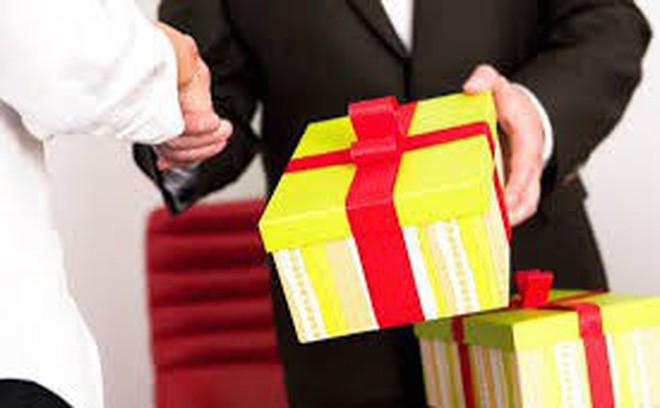 Nghiêm cấm mọi hình thức tặng quà Tết cho lãnh đạo Ảnh minh họa