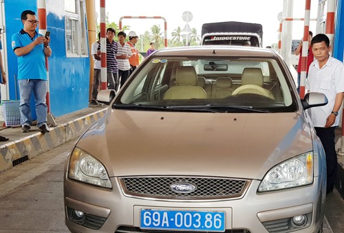 Ô tô biển xanh số hiệu Cà Mau tham gia phản đối BOT Sóc Trăng Ô tô biển xanh số hiệu Cà Mau tham gia phản đối BOT Sóc Trăng