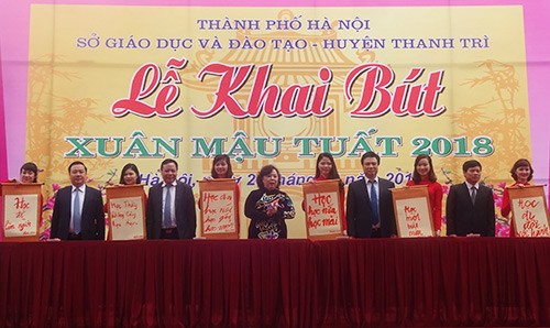 Hà Nội khai bút đầu xuân với sáu thông điệp Sáu thông điệp trong lễ khai bút đầu xuân. Ảnh: hanoi.edu