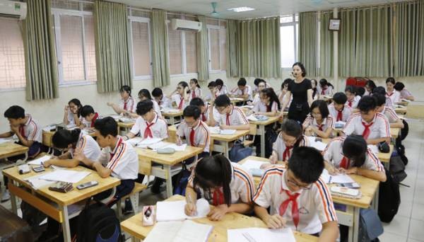 Áp lực thi vào 10: Phụ huynh nhấp nhổm, học sinh sốt vó tới lò luyện Giờ học tiếng Anh học sinh trường THCS Yên Hòa, quận Cầu Giấy. Ảnh: Thanh Hải