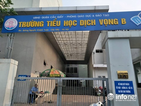 Học sinh tiểu học rơi từ tầng 4 xuống đất Trường Tiểu học Dịch Vọng B - nơi xảy ra sự việc đáng tiếc. Ảnh Infonet