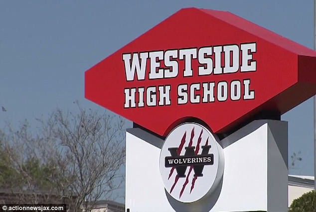 Choáng váng với bài tập sặc mùi ngoại tình, bồ bịch Trường Trung học Westside nơi xảy ra vụ việc