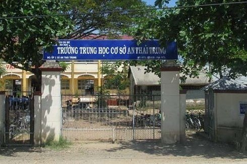 Giây phút nông nổi, học sinh đánh chết bạn cũ trong ngày bế giảng Trường THCS An Thái Trung- nơi vừa xảy ra vụ học sinh đánh nhau dẫn đến tử vong. ( Ảnh: CTV)