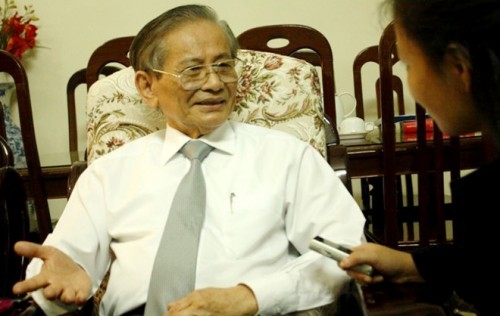 Vĩnh biệt cây đại thụ ngành sử học Phan Huy Lê GS Phan Huy Lê trong một lần trả lời phỏng vấn báo chí.