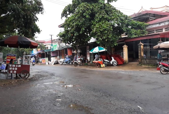 Gian lận thi ở Hoà Bình: Mẹ cán bộ phòng khảo thí xem tivi mới biết Bà Hoà đang sống tại huyện Lạc Sơn, tỉnh Hoà Bình.