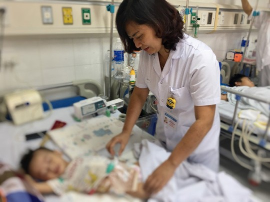 Kinh hãi, bé trai thủng tới 50 lỗ ở ruột do ấu trùng giun chó, mèo Bệnh nhi ổn định sau ca phẫu thuật cắt ruột có ấu trùng giun