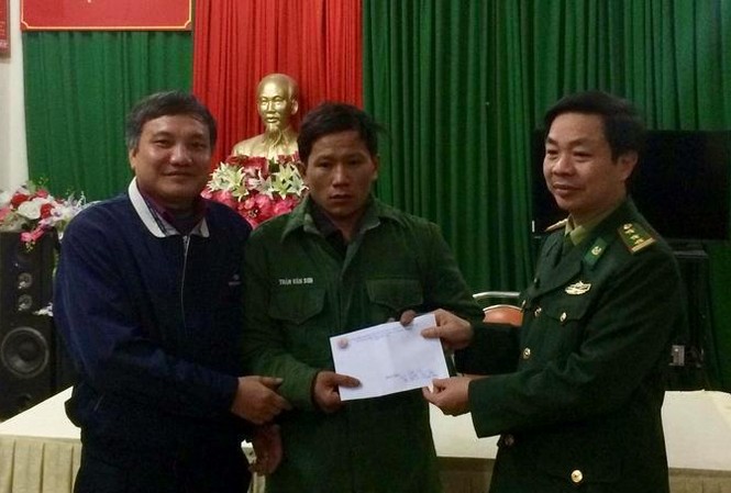 Cứu vớt thành công ngư dân gặp nạn trên biển Cứu vớt thành công ngư dân gặp nạn trên biển