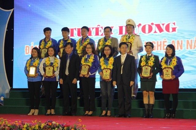 Tỉnh đoàn Nghệ An tuyên dương 22 đảng viên trẻ xuất sắc Tỉnh đoàn Nghệ An tuyên dương 22 đảng viên trẻ xuất sắc