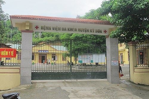 Nghi ngộ độc rượu: 3 người chết, một thanh niên nguy kịch Bệnh viện đa khoa huyện kỳ sơn nơi các nạn nhân đến cấp cứu
