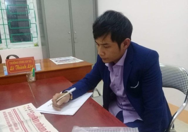 Nghi lừa đảo, người dân vây bắt nam thanh niên trong đêm Nghi phạm tại CQĐT