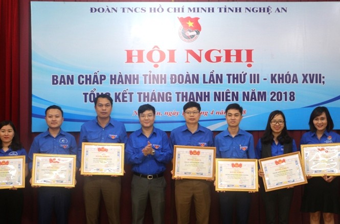 Nghệ An: Khen thưởng 21 tập thể xuất sắc trong tháng thanh niên 2018 Nghệ An: Khen thưởng 21 tập thể xuất sắc trong tháng thanh niên 2018