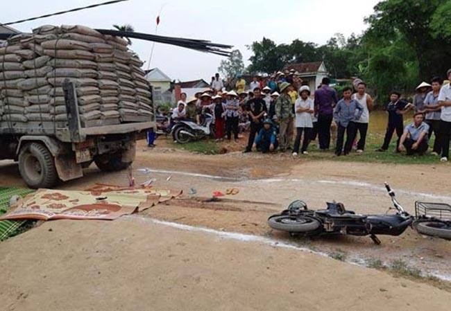 Thương tâm bé 3 tuổi tử vong trên đường đi học Thương tâm bé 3 tuổi tử vong trên đường đi học