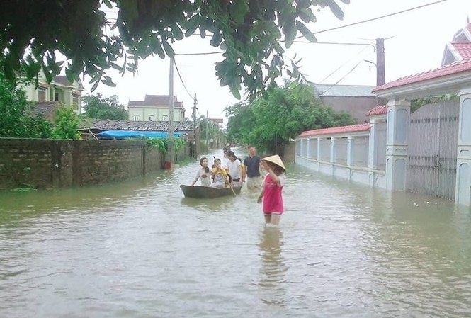 Nghệ An: Hồ đập đầy nước, thủy điện xả lũ sau bão Nghệ An: Hồ đập đầy nước, thủy điện xả lũ sau bão