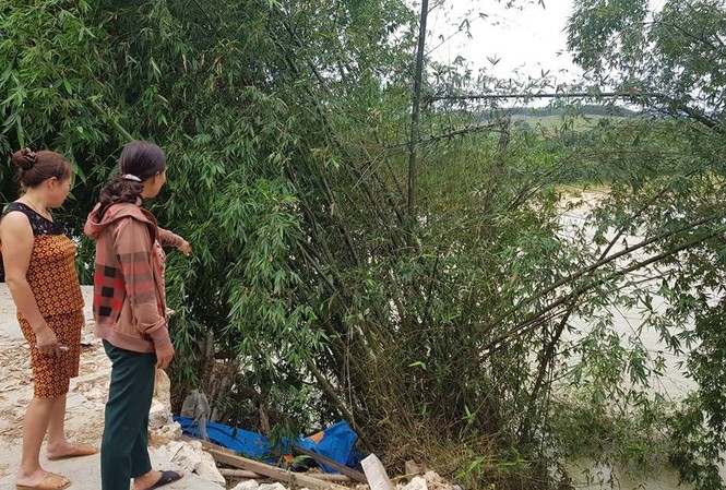 Hàng chục hộ dân Nghệ An sống bên 'miệng hà bá' Hàng chục hộ dân Nghệ An sống bên 'miệng hà bá'