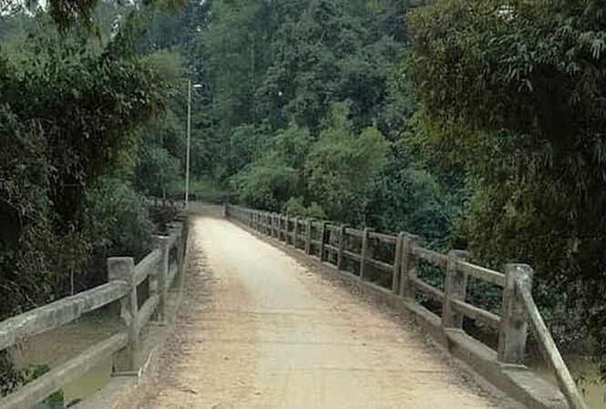 Nữ sinh tách nhóm bạn, bất ngờ nhảy xuống sông Hiện trường vụ việc.