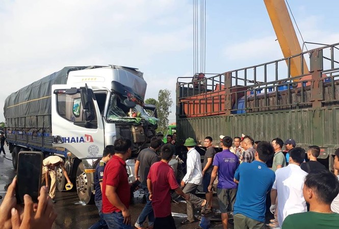 Tai nạn liên hoàn khiến quốc lộ 1A ách tắc cục bộ Tai nạn liên hoàn khiến quốc lộ 1A ách tắc cục bộ