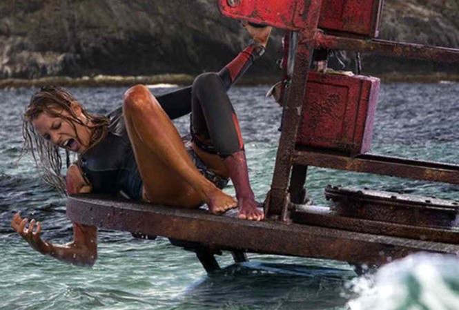 Blake Lively mặc bikini nóng bỏng chống lại cá mập Mỹ nhân nóng bỏng Hollywood trong cuộc chiến đấu chống lại cá mập