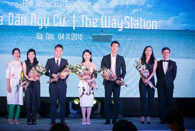 Hồng Ánh ra mắt phim điện ảnh “Đảo của dân ngụ cư” Đoàn làm phim "Đảo của dân ngụ cư" ra mắt tại Hà Nội