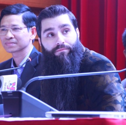 Đạo diễn Kong: Bán nhà Los Angeles vì muốn làm trọn vẹn vai trò đại sứ Đạo diễn Jordan Vogt-Roberts hứa hẹn làm cho thế giới biết đến Việt Nam nhiều hơn, nhất là các nhà làm phim. Ảnh: TOAN TOAN