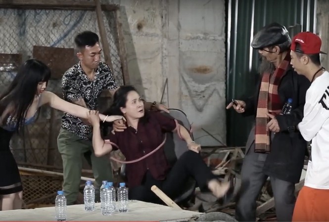 “Mẹ chồng” Lan Hương Bông bức xúc vì bị lợi dụng quảng cáo ô tô NSND Lan Hương bức xúc vì bị lừa đóng quảng cáo ô tô