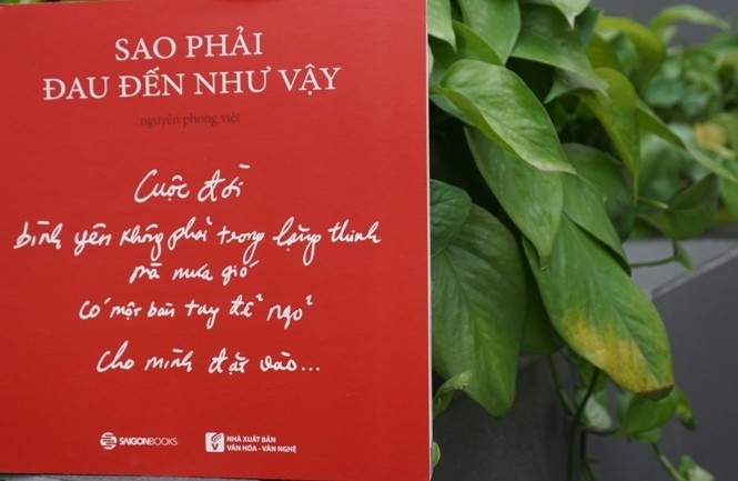 'Sao phải đau đến như vậy' vừa ra mắt đã tái bản "Sao phải đau đến như vậy" tái bản ngay khi vừa phát hành. Ảnh: Bảo Hân