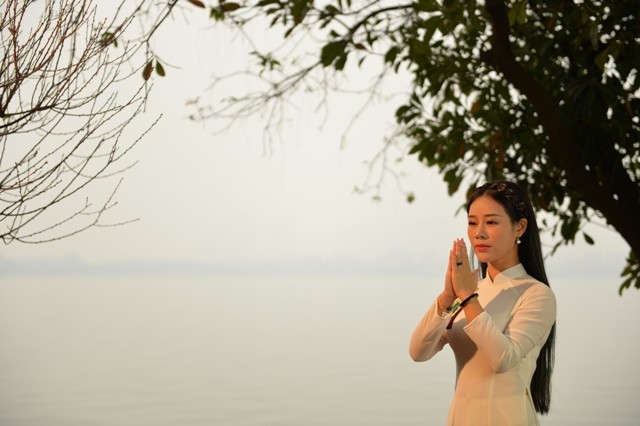Hoa Trần tự nhận nam tính hơn Việt Hoàn Hoa Trần làm MV "Chiều phủ Tây Hồ" đậm màu sắc đạo Mẫu