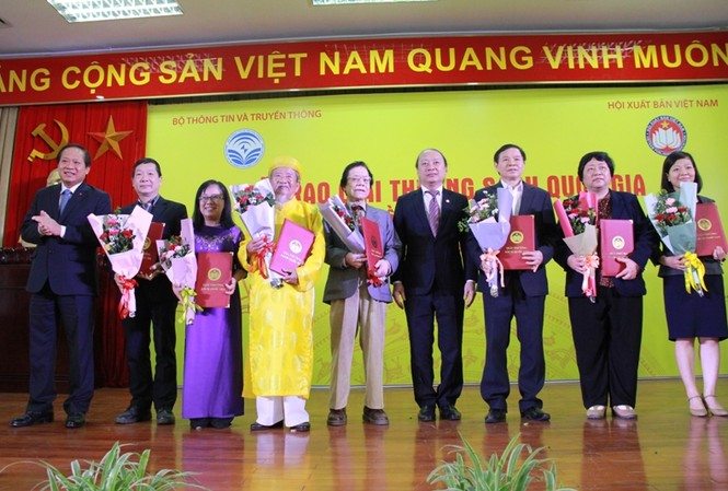 Trao giải thưởng Sách Quốc gia: Tác giả 97 tuổi đạt giải A sách hay Tác giả 97 tuổi đạt giải A Sách hay sau 4 năm nghiền ngẫm tài liệu