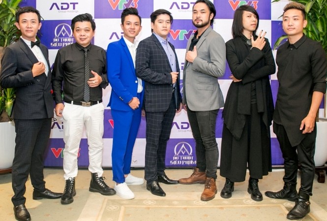 Gameshow “Ảo thuật siêu phàm” lên sóng VTV3 Giám khảo và một số ảo thuật gia trẻ của "Ảo thuật siêu phàm"