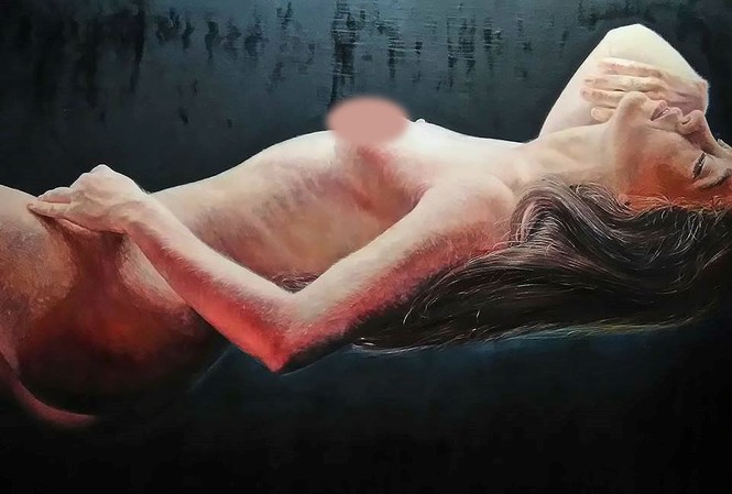Hoạ sĩ vẽ nude và mẫu nữ có thể tự bảo vệ mình bằng cách nào? "Giấc ngủ trưa hè" cua Nguyễn Đình Hợp trong triển lãm "Phượng" năm 2017 tại Bảo tàng Mỹ thuật Việt Nam