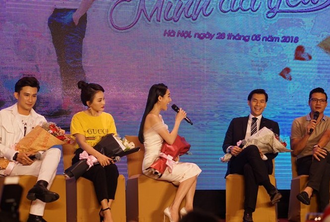 Nhã Phương giải thích chuyện 'không cố tình sàm sỡ' Nhan Phúc Vinh Nhã Phương thanh minh chuyện không cố tình "sờ ngực" Nhan Phúc Vinh. Ảnh: Bảo Hân