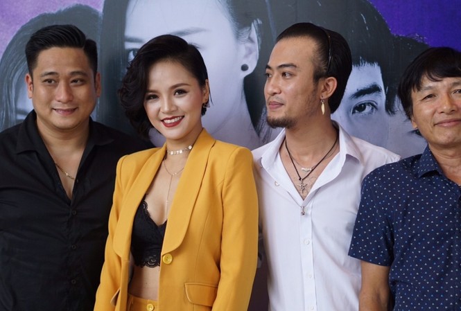 Vào vai 'gái làng chơi', Thu Quỳnh bất ngờ sexy 'thoát hiền' Thu Quỳnh là diễn viên thứ chính trong phim về gái làng chơi "Quỳnh búp bê". Ảnh: Bảo Hân