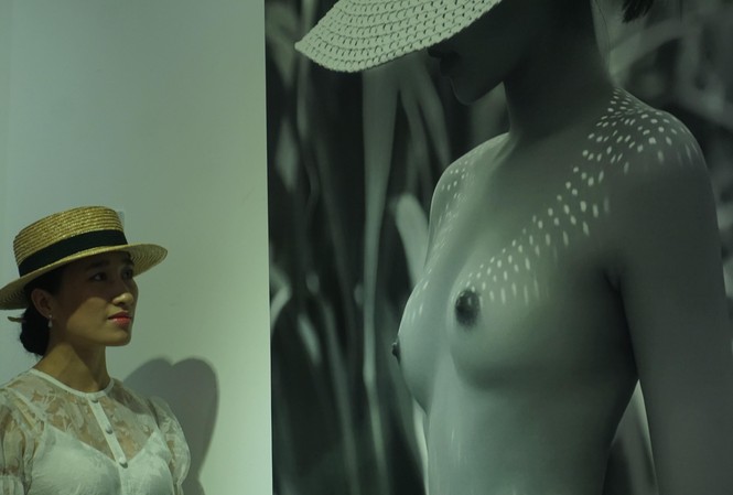 Lộ sáng 52 bức ảnh nude nghệ thuật tại triển lãm đầu tiên ở Hà Nội Khai mạc triển lãm ảnh nude nghệ thuật đầu tiên ở Hà Nội