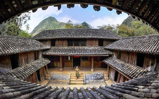 Hà Giang thu hồi sổ đỏ dinh thự vua Mèo Sở Tài nguyên và Môi trường Hà Giang thu hồi sổ đỏ "cấp nhầm" cho phòng Văn hóa Thông tin huyện Đồng Văn - Ảnh: Người Lao Động
