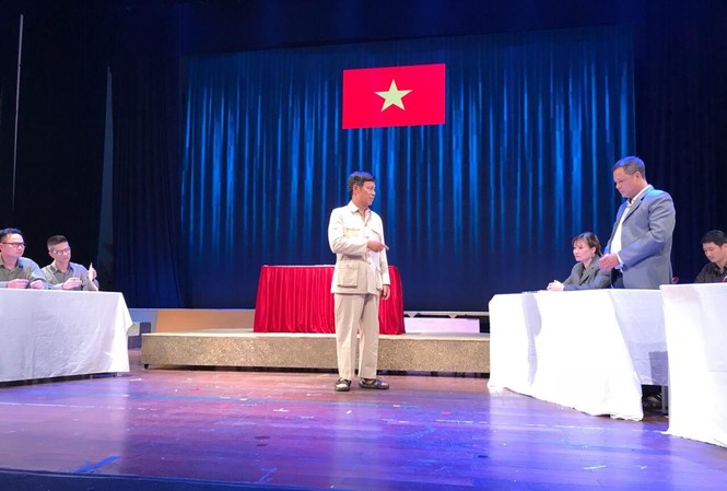 Nghệ sĩ Tiến Hợi vào vai Bác Hồ trong 'Nhớ lời Bác dặn' Nghệ sĩ Tiến Hợi thêm một lần thể hiện vai Bác Hồ trên sân khấu