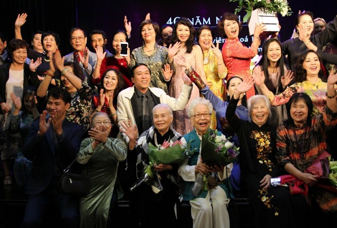 Trọng Trinh, Quốc Khánh, Trung Anh hội ngộ 40 năm lớp Diễn viên khóa 1 Lớp Diễn viên khóa 1 Nhà hát Kịch Việt Nam tri ân các thầy cô, tụ họp nhân 40 năm