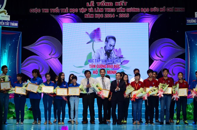 Trao giải cuộc thi Tuổi trẻ học tập và làm theo tấm gương đạo đức Hồ Chí Minh Cuộc thi trao giải năm 2014-2015