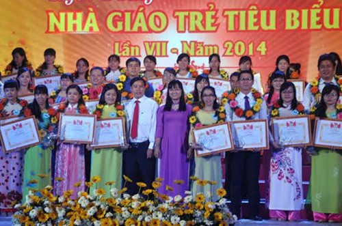 153 nhà giáo tiêu biểu toàn quốc được vinh danh dịp 20/11 Tuyên dương nhà giáo tiêu biểu là dịp để xã hội ghi nhận đóng góp của giáo viên trong sự nghiệp trồng người.