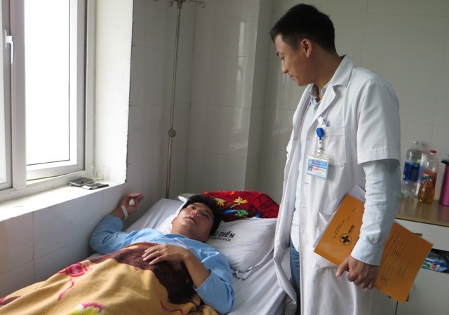 Đề nghị công an vào cuộc vụ thầy giáo bị đánh dập sống mũi Thầy giáo hiện đang điều trị tại bệnh viện