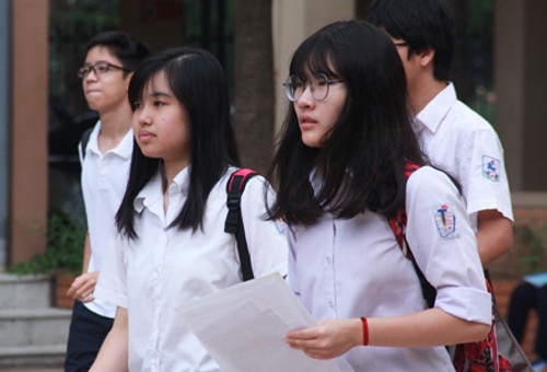Trường THPT chuyên ở Hà Nội tổ chức thi ra sao? Năm nay, thí sinh phải cạnh tranh khốc liệt hơn để được suất học trường THPT chuyên vì tỉ lệ chọi khá cao.