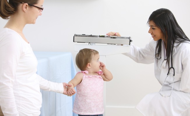Làm sao tăng chiều cao cho con khi bố mẹ thấp? Làm sao tăng chiều cao cho con khi bố mẹ thấp?