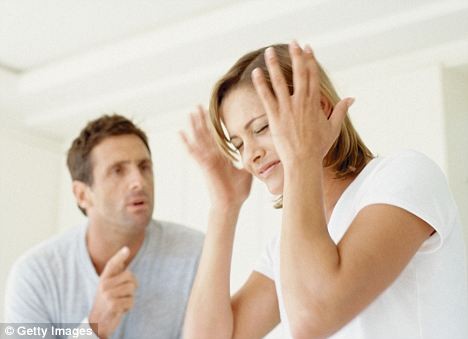 Hai lần vũ phu vì cảm giác thua kém vợ Hai lần vũ phu vì cảm giác thua kém vợ