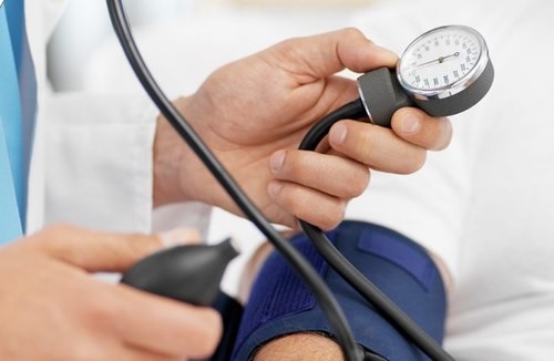 Tăng huyết áp dễ gây tổn thương não, tim và thận Tăng huyết áp dễ gây tổn thương não, tim và thận