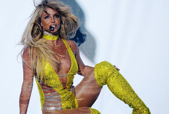 Britney Spears 'bùng cháy' trong lễ trao giải âm nhạc VMAs 2016 Britney Spears 'bùng cháy' trong lễ trao giải âm nhạc VMAs 2016