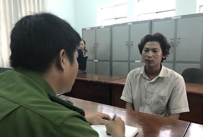 Hỏi đường không được, nổi giận đánh chết bảo vệ cửa hàng Nghi can Hảo tại cơ quan điều tra. Ảnh CA