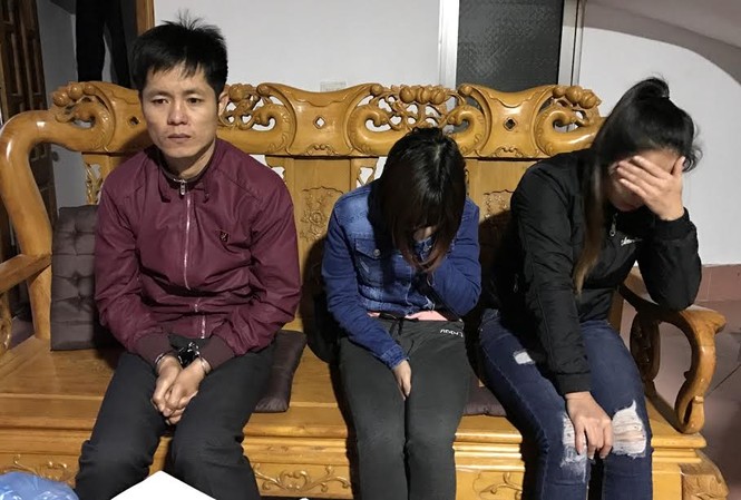 Bắt quả tang 2 đôi nam nữ mua dâm trong nhà nghỉ Chủ nhà nghỉ Hoa Phượng và 2 nữ nhân viên